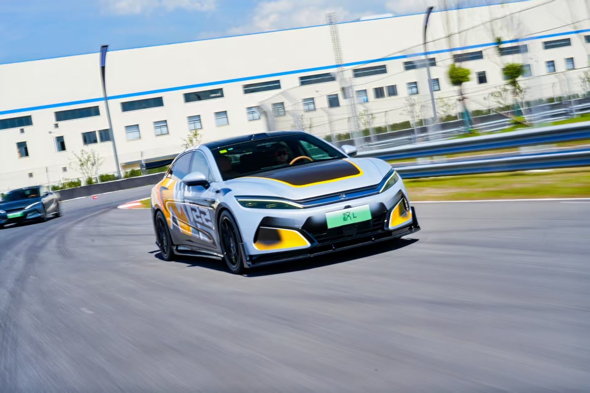 全球热议!赛车场外八卦引关注 全球热议!赛车场外八卦引关注