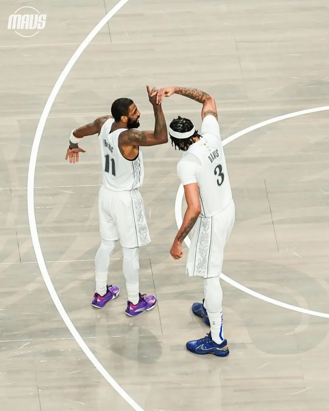 开云体育在线-凯尔特人鏖战快船，欧文统治全场