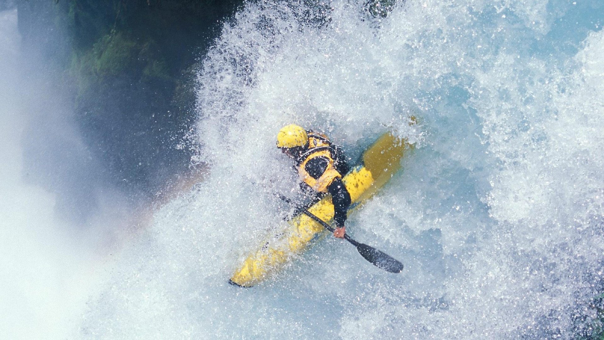 开云sport-暴雨中那声怒吼，欧冠之夜，德里赫特如何完成绝望边缘的自我救赎