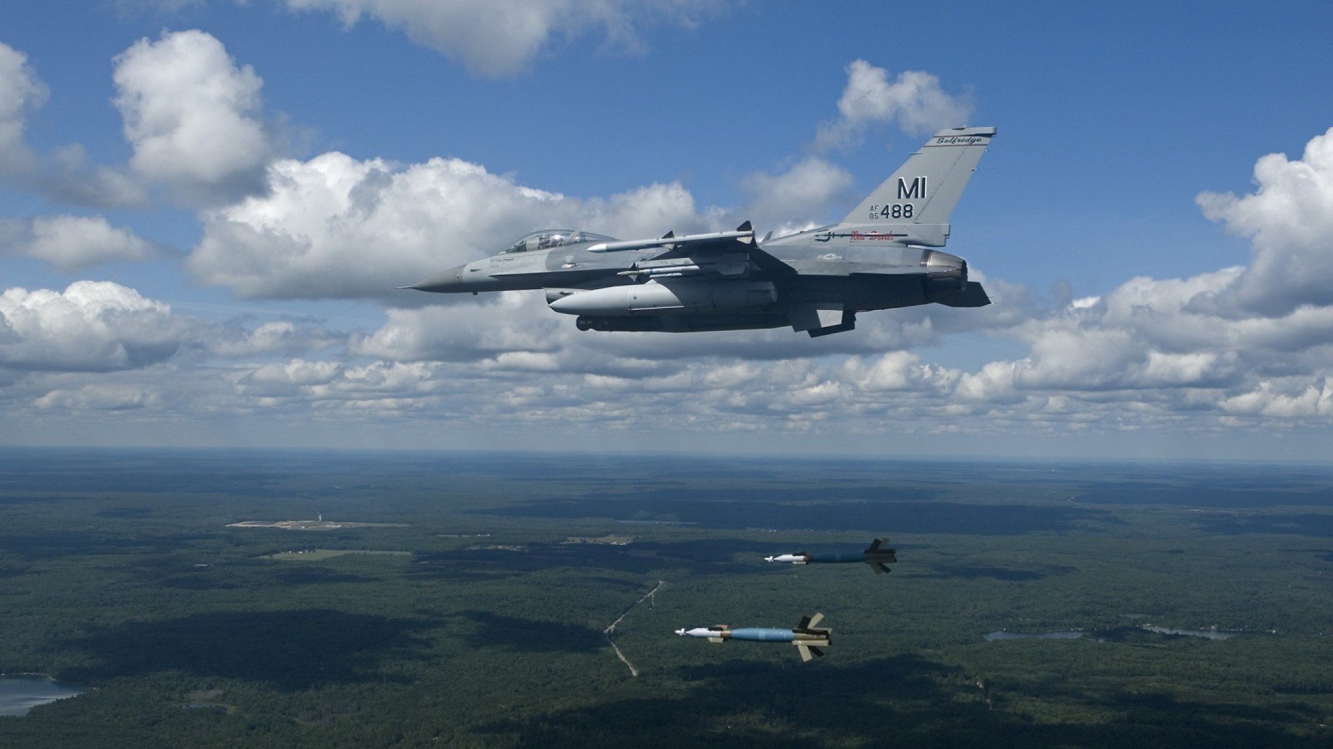 最大的舞台，给最冷的心脏，F1年度争冠之夜，巴尔韦德舞台越大越强