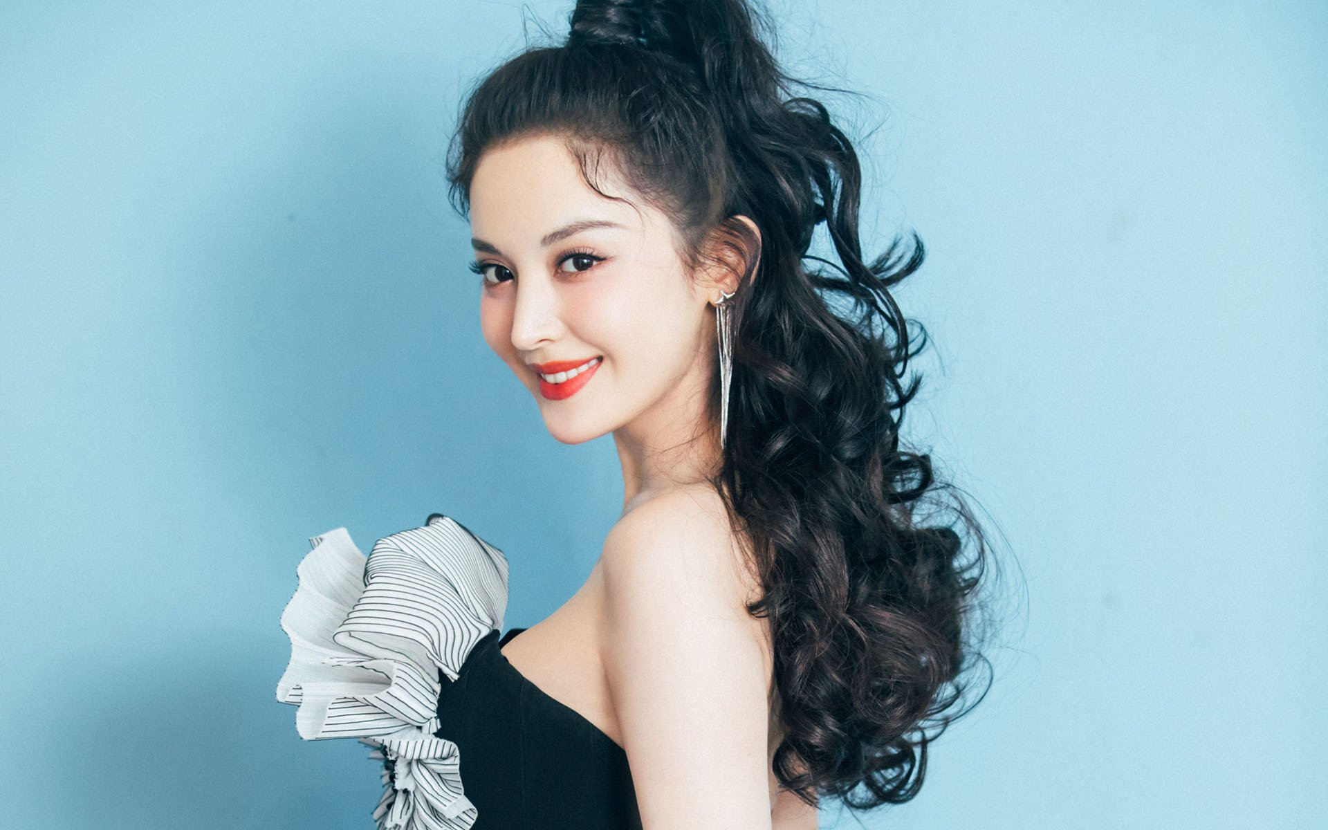 开云sport-沙漠风暴席卷绿茵，2026世界杯C组上演完美风暴，澳大利亚完胜突尼斯，迪亚斯一战封神